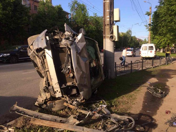 В страшном ДТП в Иванове погибла девушка и пострадал ребенок (4).jpg