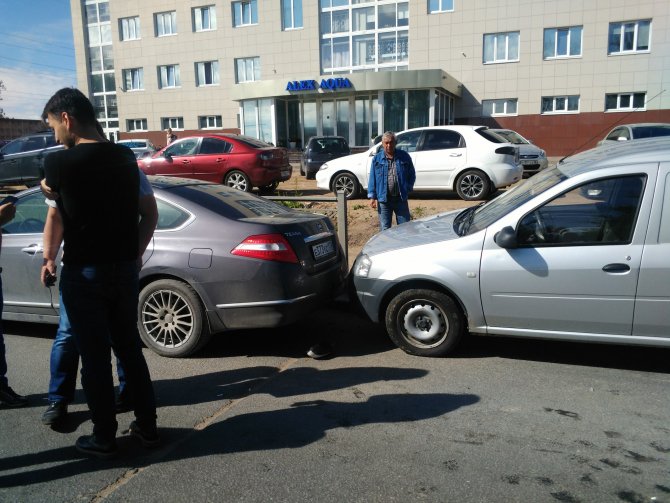 В Петербурге на улице Вербной произошло массовое ДТП с пострадавшим (4).jpg