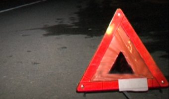 В Москве автомобиль врезался в остановку – погиб пешеход