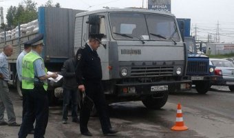 В Екатеринбурге 5-летнюю девочку сбил КАМАЗ: ребенку отрвало руку