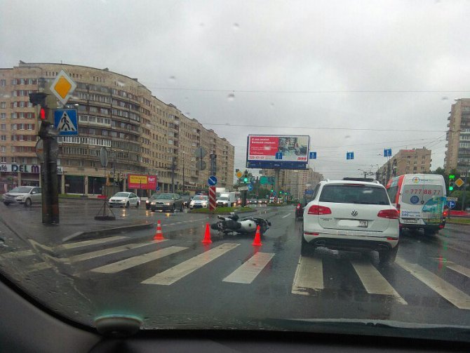 На юге Петербурга разбился мотоциклист.jpg