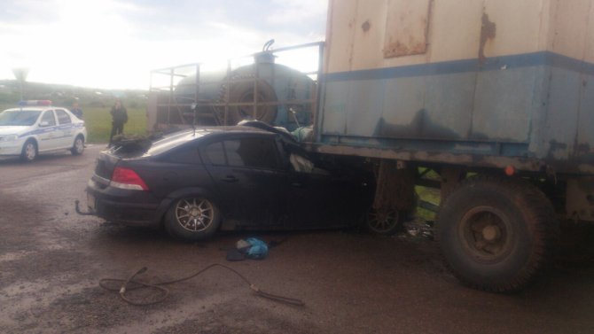 В Башкирии «Опель» врезался в прицеп грузовика погиб человек (3).jpg
