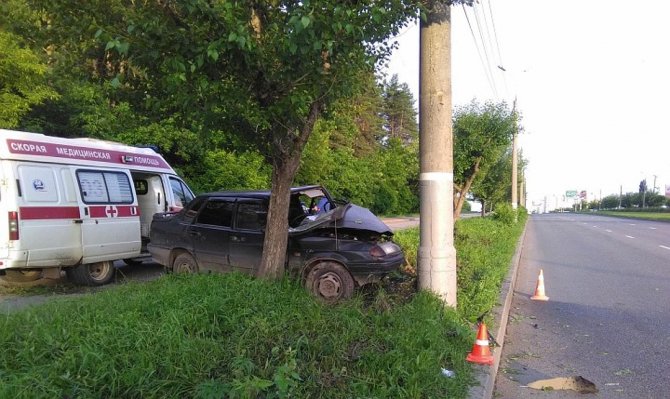 В Ижевске пьяный водитель врезался в столб (3).jpg