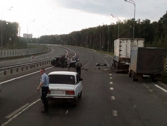 У Президентского моста в Ульяновске в ДТП погибли два человека.jpg