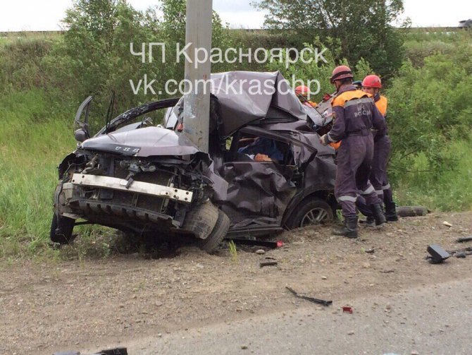 В Красноярске иномарка врезалась в столб – погиб пассажир (1).jpg