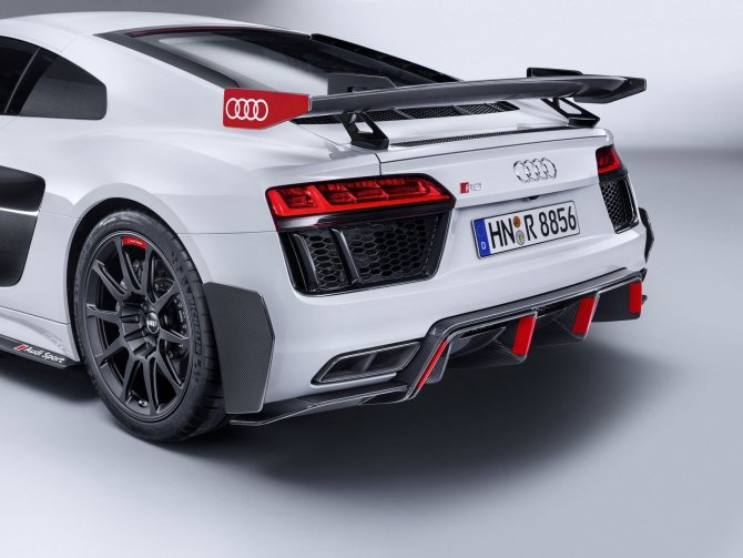 Audi представили пакет дополнений Sport Performance Parts для спорткаров TT RS и R8 (4).jpg
