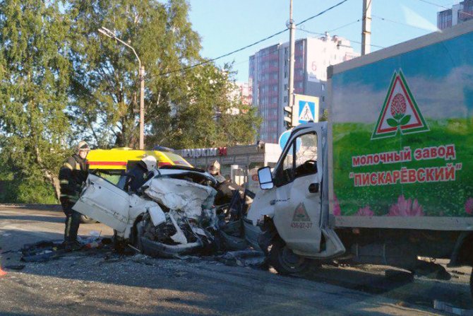 Два человека погибли в лобовом ДТП под Петербургом (2).jpg
