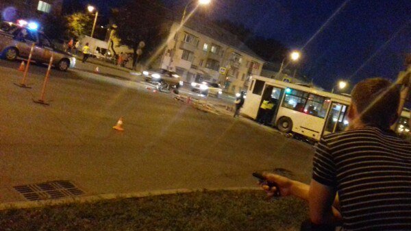 Мотоциклист погиб в ДТП с горящим автобусом в Красноярске (1).jpg