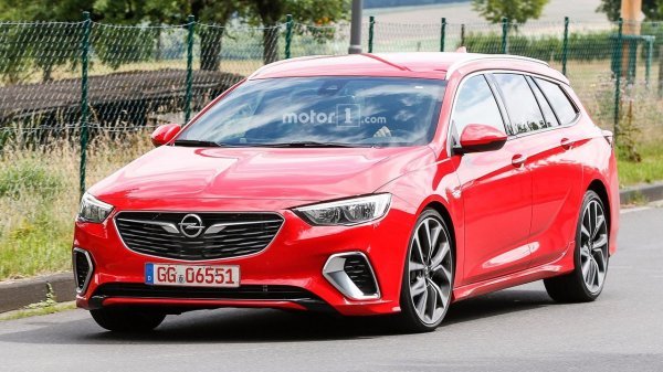 Новое поколение универсала Opel Insignia GSi рассекретили до премьеры (1).jpg