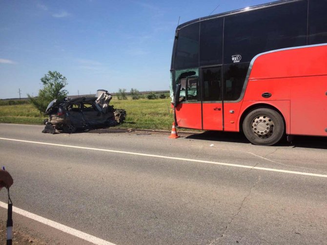 В Самарской области ВАЗ врезался в автобус – погиб человек (2).jpg