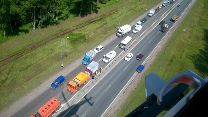 Пострадавшего в ДТП на Киевском шоссе эвакуировал вертолет.jpg
