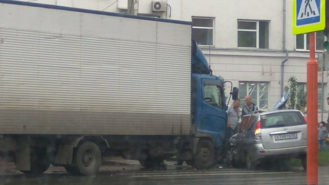 5-летний ребенок пострадал в ДТП с грузовиком в Барнауле (1).jpg