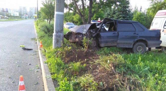 В Ижевске пьяный водитель врезался в столб (1).jpg