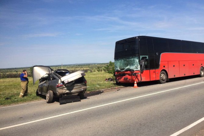 В Самарской области ВАЗ врезался в автобус – погиб человек (1).jpg