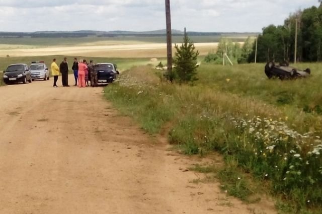 16-летняя пассажирка ВАЗа погибла в опрокинувшемся автомобиле в Чесменском районе.jpg