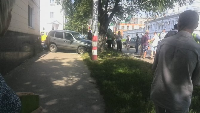 В Ульяновске после ДТП машина насмерть сбила 19-летнюю девушку (1).jpg