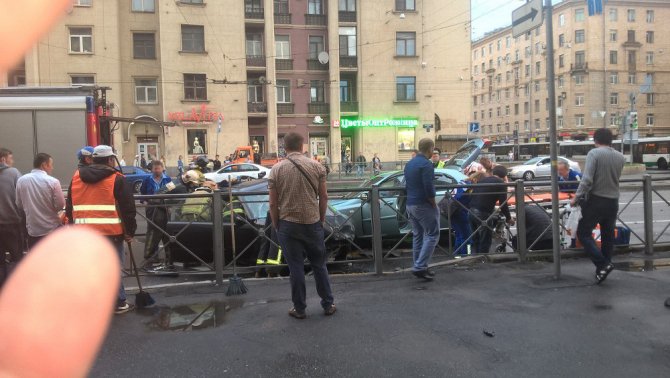 В тройном ДТП в Невском районе Петербурга пострадали два человека (2).jpg