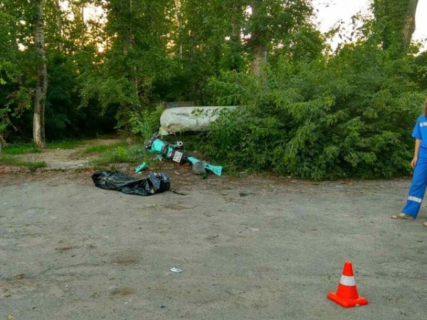 В Курске молодой мотоциклист погиб, врезавшись в трубу теплотрассы (3).jpg