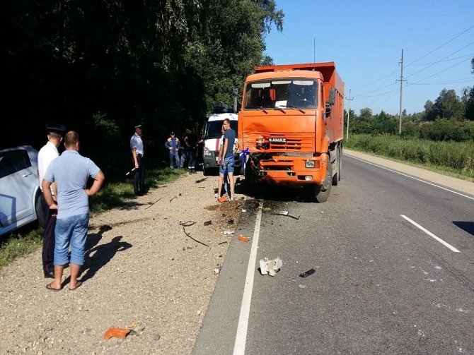 В Белореченском районе в ДТП с КамАЗом погиб пассажир легковушки (2).jpg