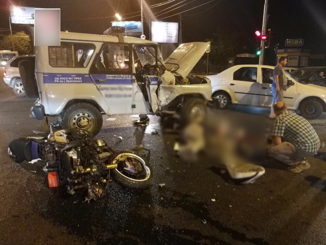 Мотоциклист погиб в ДТП с полицейской машиной в Краснодаре (2).jpg