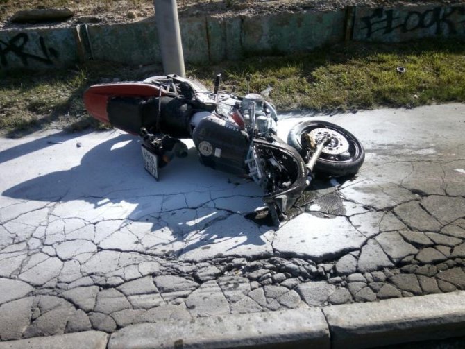 В ДТП с мотоциклом в Москве пострадали два человека (1).jpg