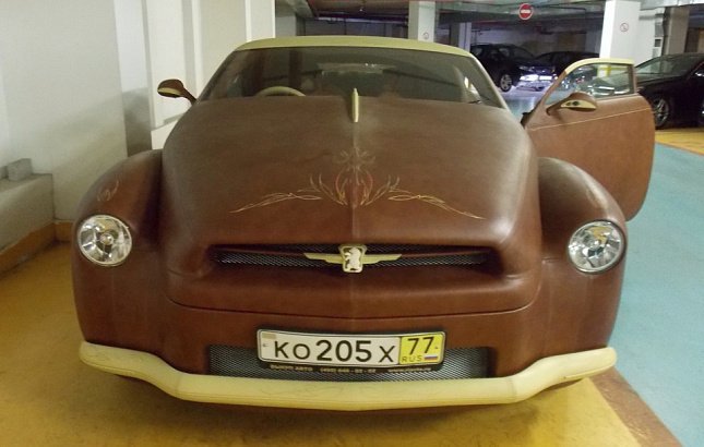 В Химках продают уникальный автомобиль из кожи бизона и меха норки (3).jpg