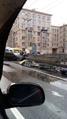 В тройном ДТП в Невском районе Петербурга пострадали два человека (1).jpg