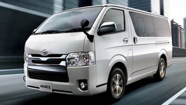Обновленный микроавтобус Toyota Hiace выйдет на рынок в декабре (4).jpg