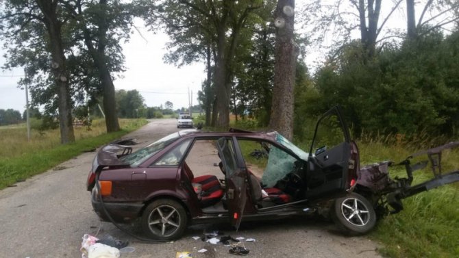 Женщина-водитель иномарки погибла в ДТП под Калининградом.jpg