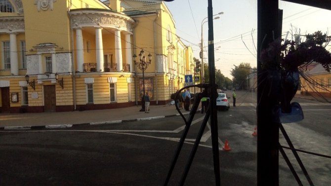 Два человека погибли в ДТП в центре Ярославля (4).jpg