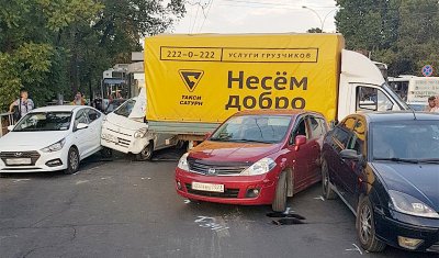 В Краснодаре водитель троллейбуса потеряла сознание и спровоцировала ДТП с 11 машинами