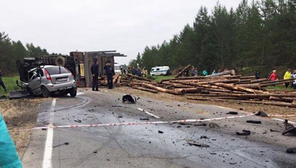 Два молодых человека погибли в ДТП с лесовозом в Архангельской области (1).jpg