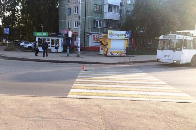 В Новосибирске женщина-водитель сбила ребенка на переходе.jpg