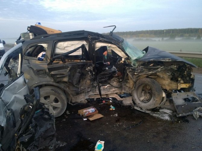 Четыре человека погибли в ночном ДТП в Удмуртии (3).jpg