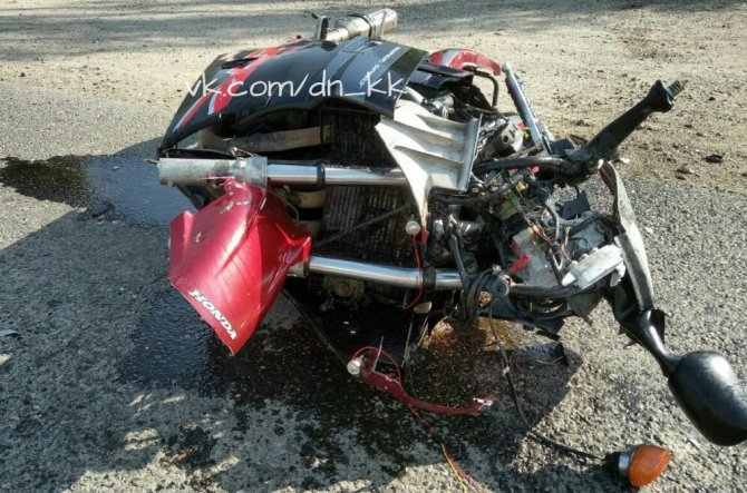 Мотоциклист с пассажиркой погибли в ДТП с автобусом в Брюховецком районе.jpg