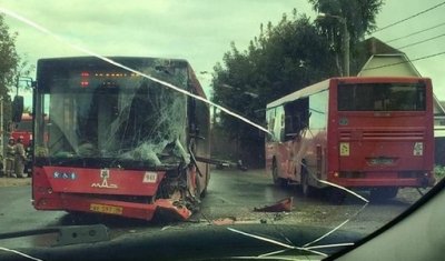 В Казани на улице Боевой столкнулись два автобуса