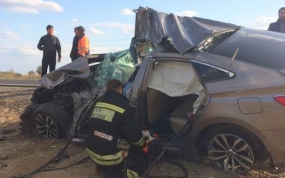 В ДТП с КамАЗом на астраханской трассе погиб водитель иномарки