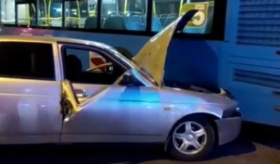 Пассажир «Приоры» погиб в ДТП с автобусом в Москве