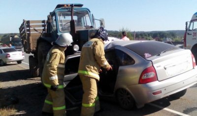 Один человек погиб и четверо пострадали в ДТП с трактором в Удмуртии