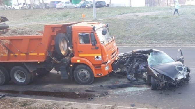 Молодой водитель иномарки погиб в ДТП с КамАЗом в Иркутске