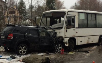 В ДТП с маршруткой во Всеволожском районе Ленобласти погиб человек