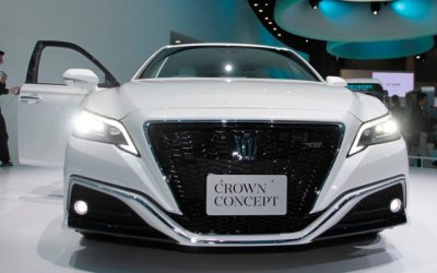 Toyota представила обновленный седан Crown