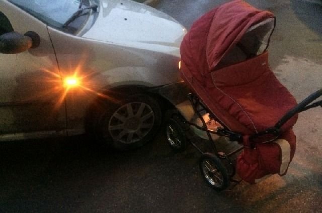 В Рязани автомобиль сбил 4-летнего ребенка и коляску с младенцем (1)