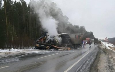 Отец и сын погибли в ДТП с двумя грузовиками на трассе «Тюмень - Ханты-Мансийск»