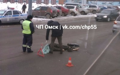 В Омске насмерть сбили пешехода на улице Лизы Чайкиной