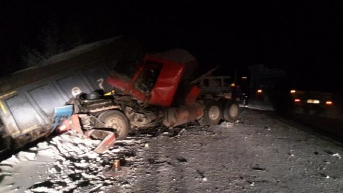 Шесть человек пострадали в ДТП с грузовиками в Якутии (2)