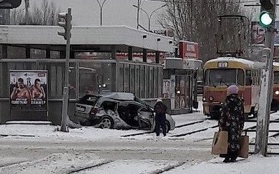 В Екатеринбурге в ДТП с КамАЗом погибла женщина