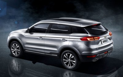 Какие комплектации получил кроссовер Geely Atlas для российского рынка
