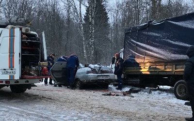 Четыре человека погибли в ДТП с грузовиком в Смоленской области