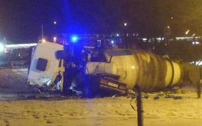 В Москве бетономешалка упала на ВАЗ – погиб человек